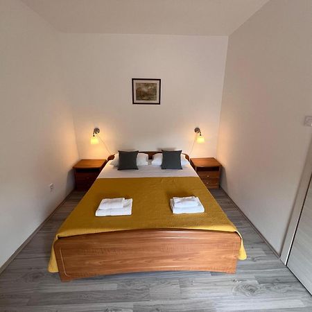 רוביני Apartments Iskra מראה חיצוני תמונה
