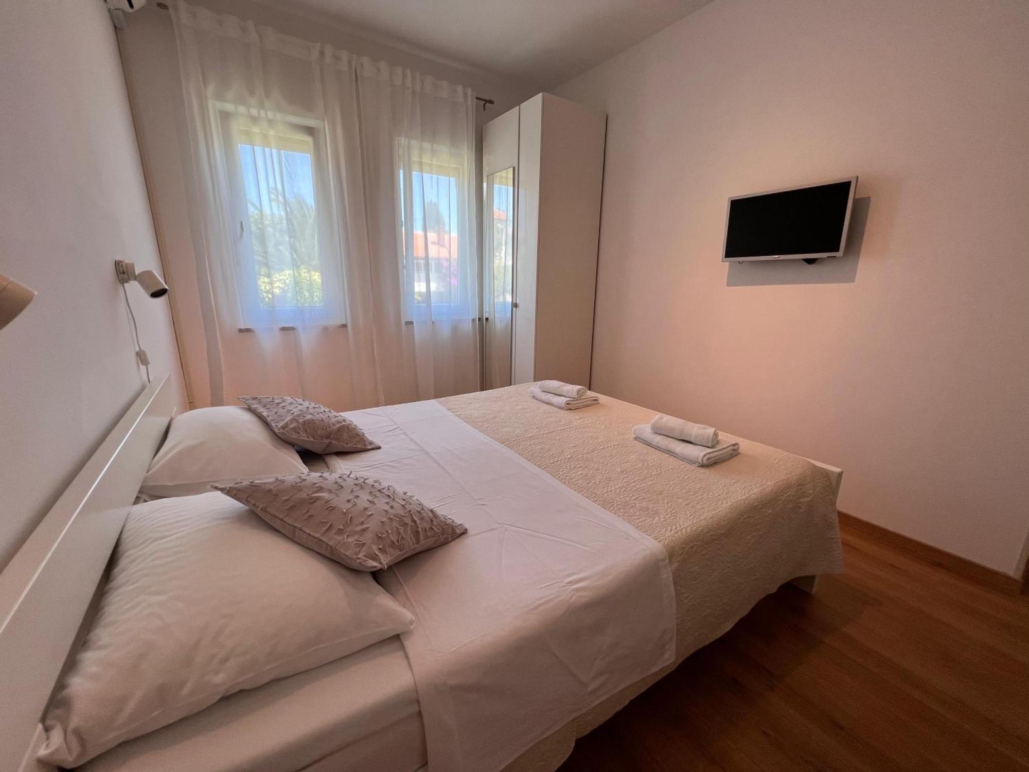רוביני Apartments Iskra מראה חיצוני תמונה