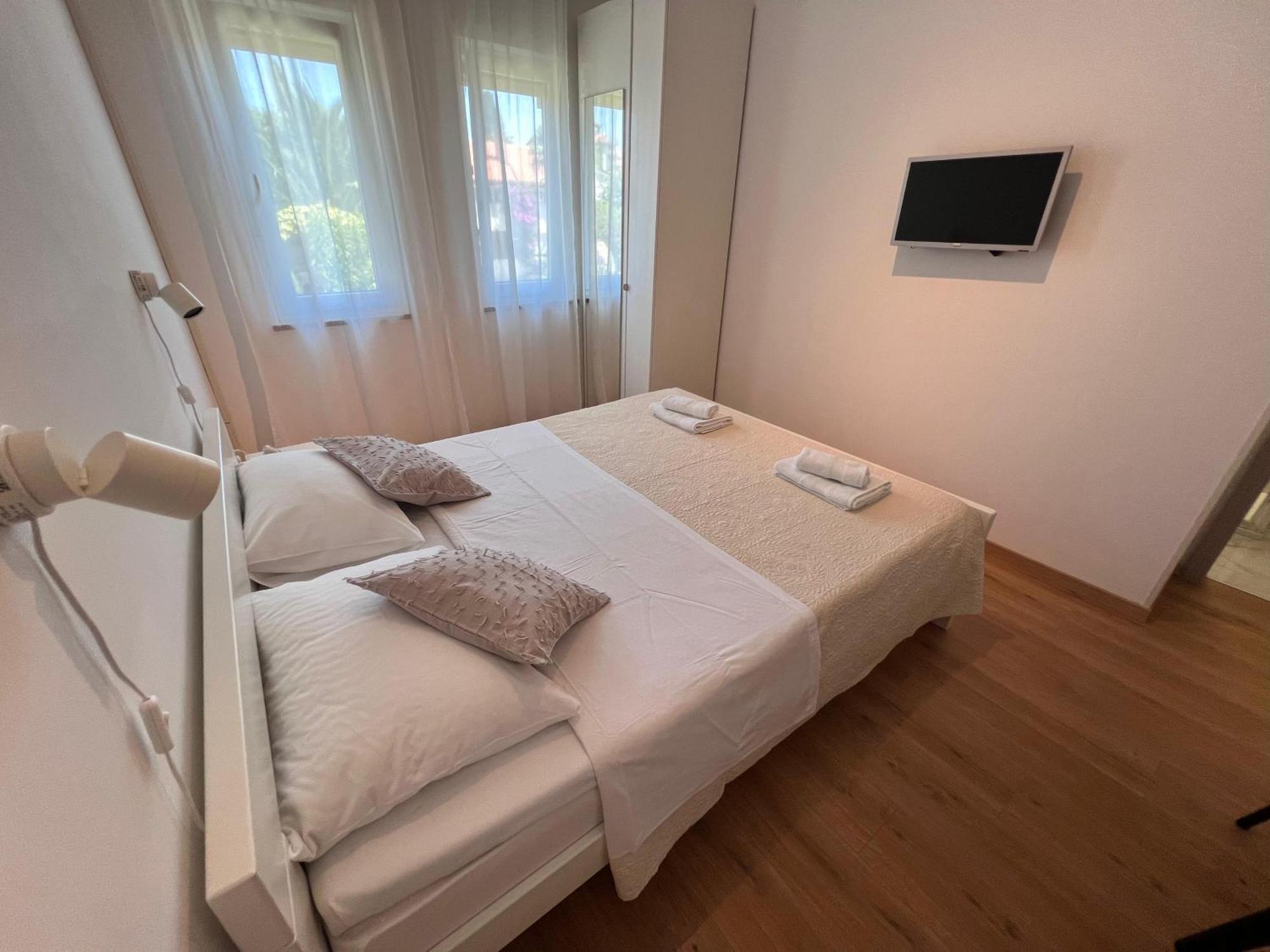 רוביני Apartments Iskra מראה חיצוני תמונה