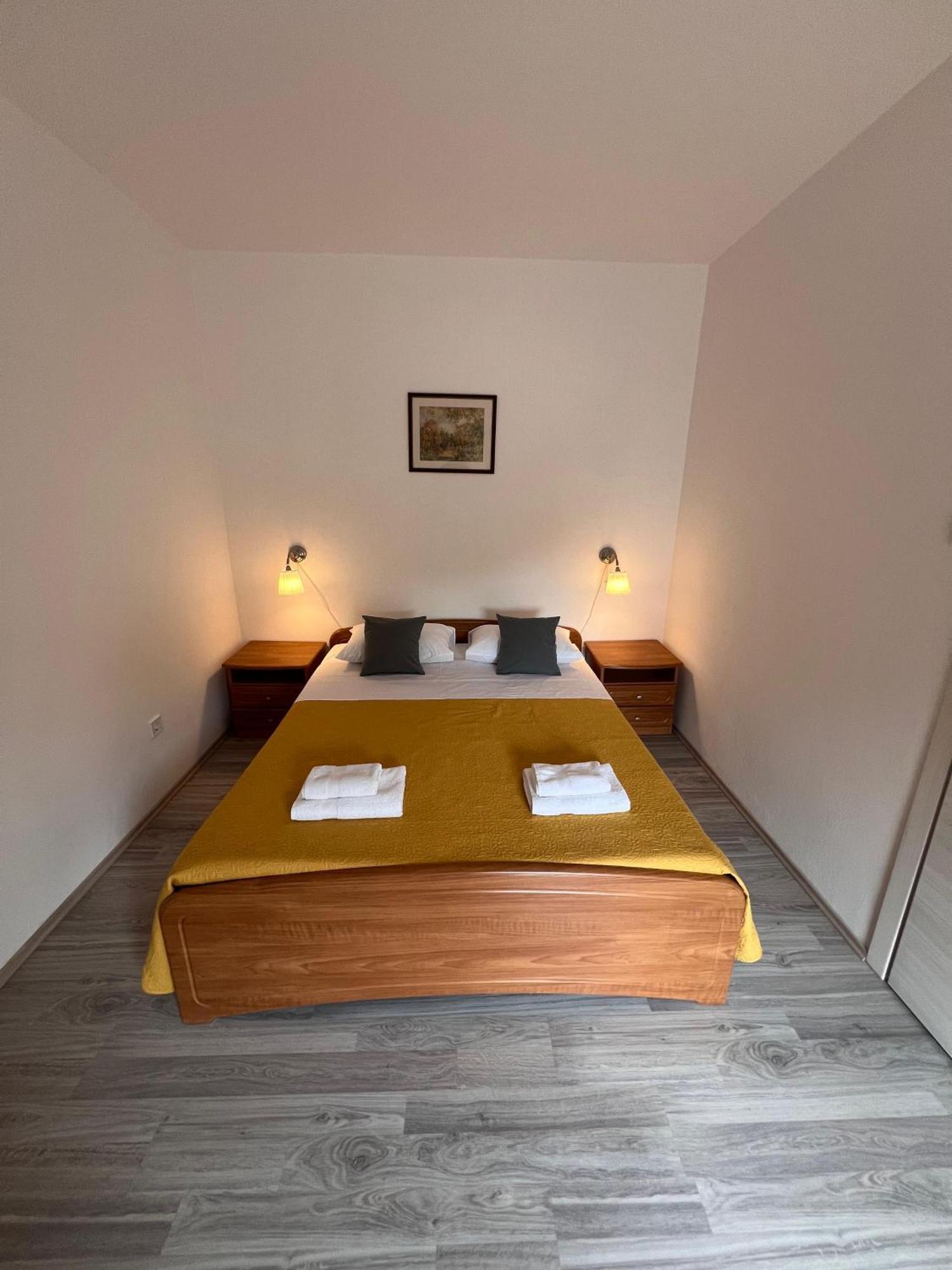 רוביני Apartments Iskra מראה חיצוני תמונה
