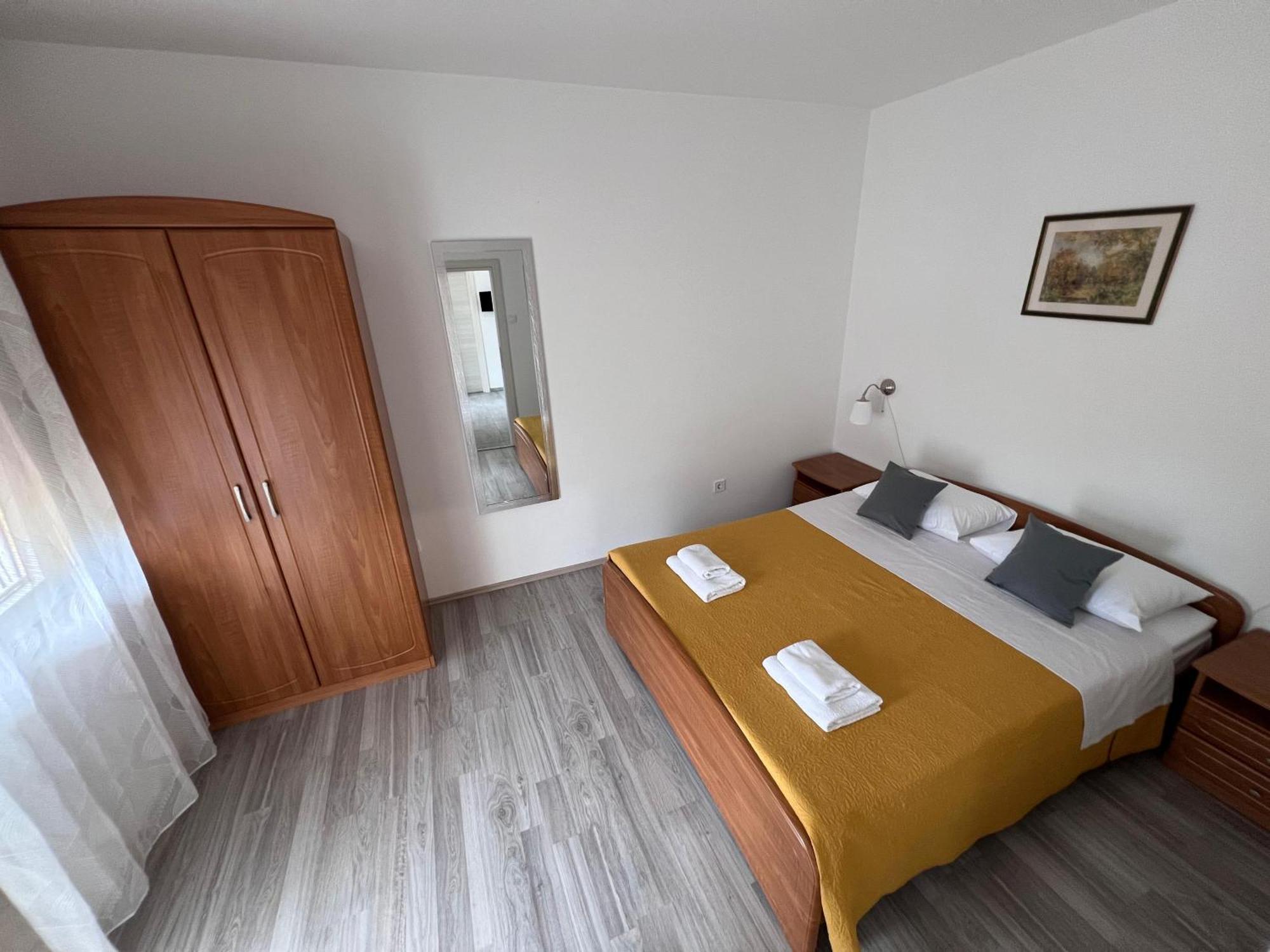 רוביני Apartments Iskra מראה חיצוני תמונה